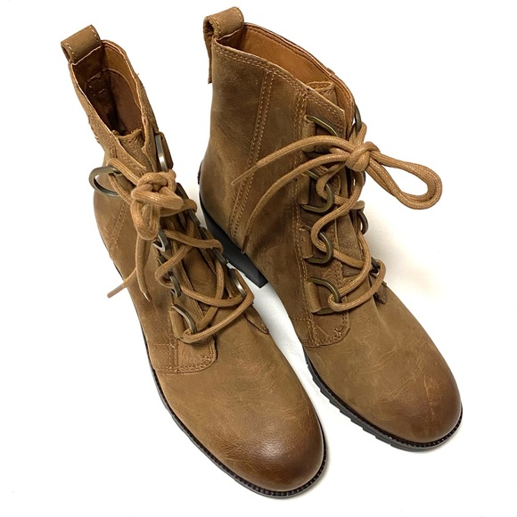 Sorel Women's Cate Lace Bootie in Velvet Tan - Picture 2 of 8